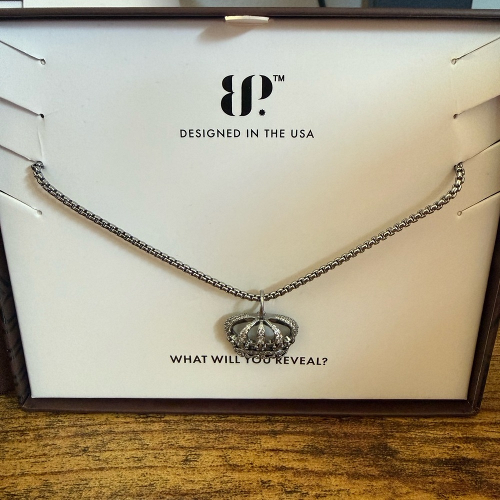 Crown Pendant Necklace - Silver